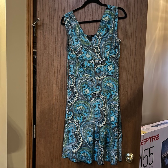 EUC Susan Lawrence Womens Medium Dress. Empire waist with ties in the back. - Picture 2 of 4